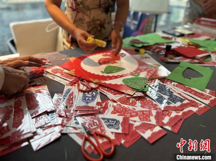 在浙江金华亚运分村的端午味：藤球运动员通过