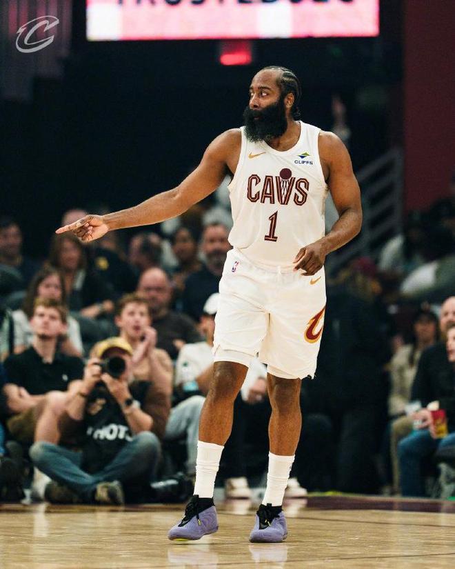 哈登达成生涯29000分里程碑 骑士大胜残阵76人扩大