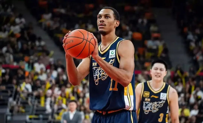 宁波男篮裁掉贝兹利：从天才到争议外援的陨落