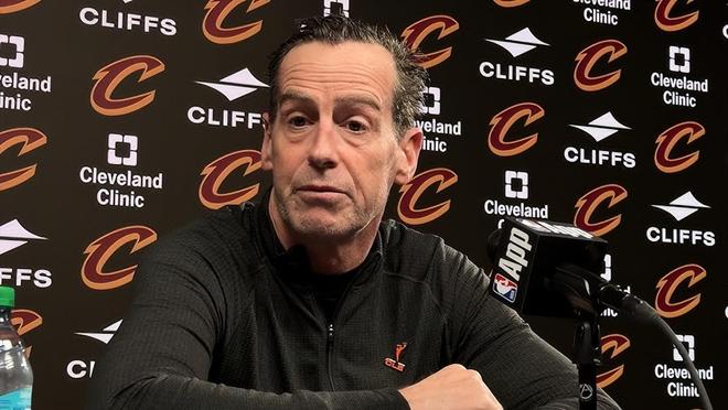 哈登推动骑士创新备战方式 酒店宴会厅战术演练