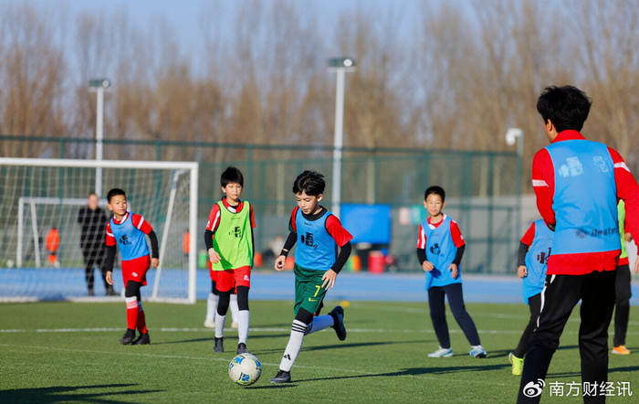 前申花球员李阳转型青训教练 用职业经验培育足