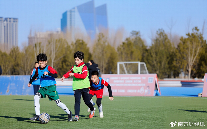 前申花球员李阳转型青训教练 用职业经验培育足