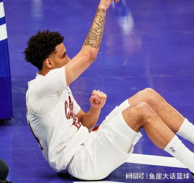 骑士逆转爵士终结五连败 莫布里砍34+17引领胜利
